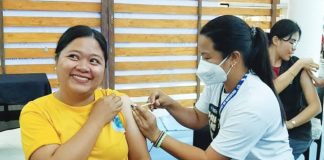 Residents received free flu vaccines at a mall in Bacolod City. BACOLOD CHO PHOTO