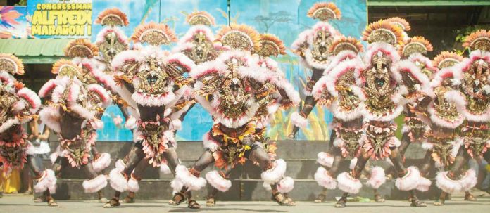 dinagsa-champ-1 Tribu Sicablun Quatro of barangays Sicaba, Luna and Zone 4 in Cadiz City, Negros Occidental is this year Dinagsa Festival street dance champion. KIM IAN BELDIA/CADIZ CITY PIO PHOTO