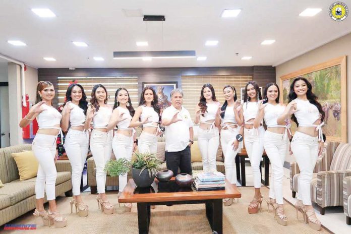 dinagsa_queen_1_resized The candidates for the Dinagsa Queen 2025 paid a courtesy visit to Mayor Salvador Escalante Jr. (center) at Cadiz City Hall on Monday, Jan. 6, 2025.