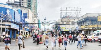 The Iloilo City Government urged Dinagyang revelers to use the designated garbage areas and be mindful of the city’s plants and greenery. Photo shows people walking on Iznart Street in City Proper district before the start of the Dinagyang Festival opening salvo on Jan. 10, 2025. ILOILO CITY TRAFFIC AND TRANSPORTATION MANAGEMENT OFFICE PHOTO