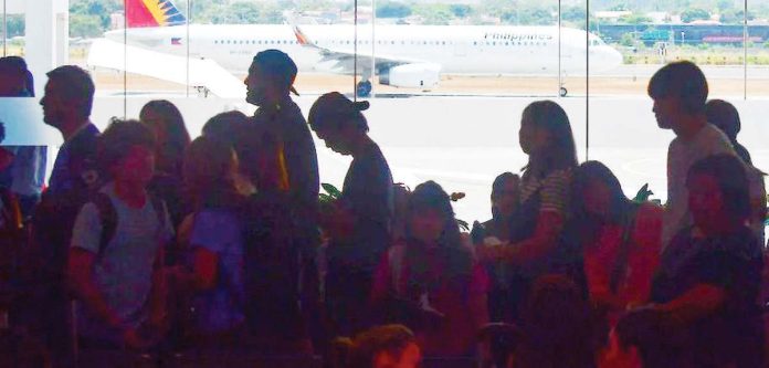 global_air_travel_copy_resized Passengers flock to the Ninoy Aquino International Airport Terminal 2 in Pasay City on March 25, 2024. MARK DEMAYO, ABS-CBN NEWS/FILE PHOTO