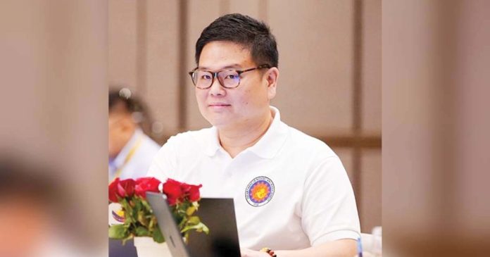 govt-savings-1_superimposed WONG. DBM PHOTO