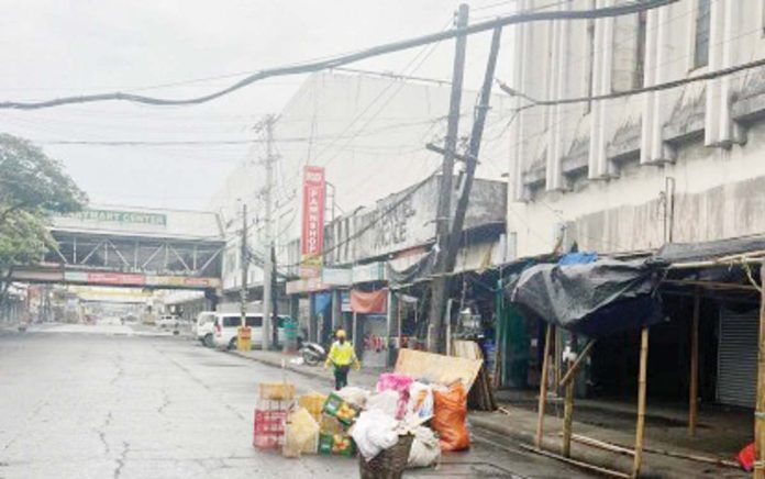 holiday_waste_surge_resized Garbage piled on the side of Valeria Street in Iloilo City on Jan. 2, 2025. City Environment and Natural Resources Office head Neil Ravena noted a 10 to 20 percent increase in garbage volume during the holidays. Photo courtesy of Neil Ravena FB page