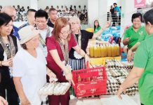 Program targets hunger among food-poor families in Batad Poor beneficiaries in Batad, Iloilo receive food assistance from the Department of Social Welfare and Development’s Walang Gutom Program. DSWD Western Visayas Facebook Page