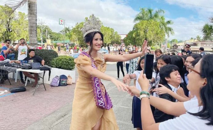 ime_homecoming_1_resized Fans greet newly-crowned Miss Iloilo 2025 Karen Nicole Piccio in Maasin, Iloilo during a homecoming parade in her honor in Maasin, Iloilo on January 13, 2025. Photo from Mayor Francis Amboy Facebook Page