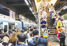 5 million may lose jobs in 2025 due to AI, climate change – FFW The International Monetary Fund projected that 14 percent of the total workforce in the Philippines is at risk of being replaced by artificial intelligence. File photo shows passengers queuing to ride a train while others exit at a station in Manila. REUTERS/ELOISA LOPEZ