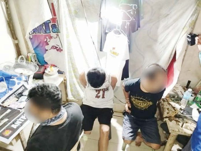 mai-pro-6-1-(1) Two suspects identified as aliases “Boy” and “Jojo”, both residents of Barangay 4, San Jose, Antique, were caught with P408,000 worth of shabu in a buy-bust operation in the said place on Dec. 18, 2024. PHOTO COURTESY OF PDEA-6