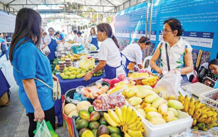 The Iloilo City Government holds Merkado Local every third week of the month. A proposed ordinance is pending before the city council for its institutionalization. Photo courtesy of Jerry Treñas FB page