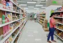 December inflation eases in Bacolod, slightly up in NegOc Customers buy food items at a supermarket in Bacolod City in this undated photo. Inflation rate for all income households in the highly-urbanized city slowed down to 2.4 percent in December, the Philippine Statistics Authority reported on Jan. 14, 2025. PNA BACOLOD FILE PHOTO