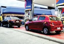 Oil price rollback set today Oil firms announced on Monday, Jan. 27, 2025, that they will slash fuel prices beginning today, Jan. 28. Photo shows cars refueling in a gas station in Quezon City. PNA PHOTO BY BEN BRIONES