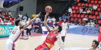 Rain or Shine Elasto Painters’ Mike Malonzo goes for a tough shot against the defense of NorthPort Batang Pier’s Arvin Tolentino. PBA PHOTO