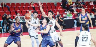 Rain or Shine Elasto Painters’ Adrian Nocum eludes the defense of Blackwater Bossing’s Bradwyn Guinto for a layup. PBA PHOTO