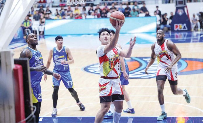 sports_Beermen_resized San Miguel Beermen’s Juan Miguel Tiongson goes for a tough layup. PBA PHOTO