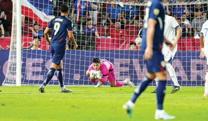 sports_coach_resized Philippine men’s football team goal keeper Quincy Kameraad saves the ball. PHOTO COURTESY OF PFF