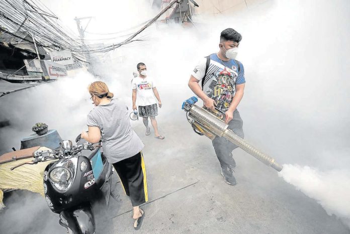 DOH_1_resized A health worker sprays insecticide as part of the country’s fight against dengue. INQUIRER FILE PHOTO