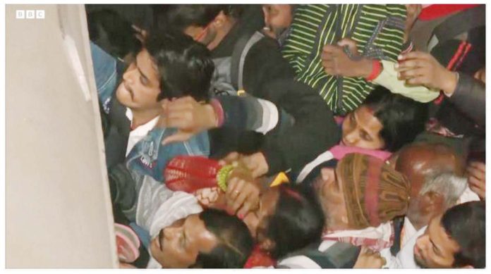 India_1_resized_resized People are caught in a deadly “stampede” at the New Delhi railway station in India. BBC