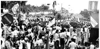 During the height of what will be known as the People Power Revolution in 1986, people filled the stretch of Edsa from Ortigas Avenue to Cubao to support and protect the military officials and their followers who demanded the immediate ouster of then President Ferdinand Marcos Sr. INQUIRER FILE PHOTO