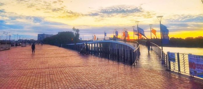 Sunset-boulevard The Iloilo City Government offers a P15,000 reward for information leading to the capture of those responsible for vandalizing public property, especially on Sunset Boulevard. ILOILO CITY GOVERNMENT PHOTO