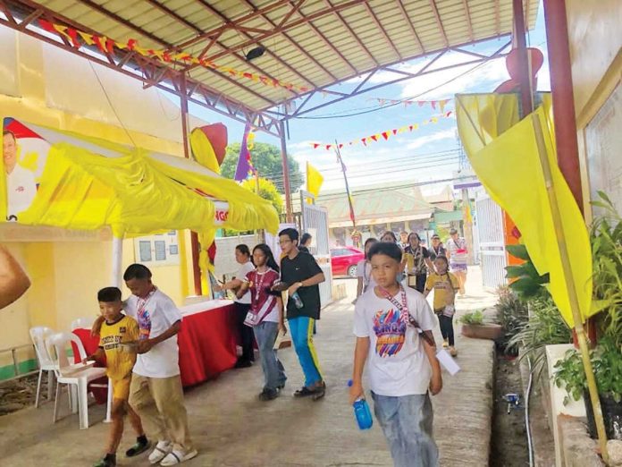 WVRAA_helps_desks_1_resized Aklan delegation for the 2025 Western Visayas Regional Athletic Association Meet arrives at Sibalom Central Elementary School and Sibalom National High School in Sibalom, Antique. PHOTO COURTESY OF BACAOCO & VICENTE - CDC ANTIQUE