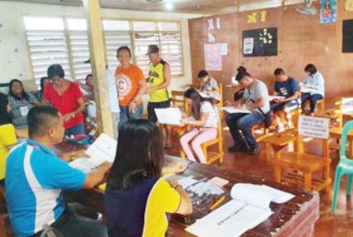 aklan-voters-1 Registered voters at Precinct 3 situated at Lezo Integrated School in Lezo, Aklan cast their votes for the midterm elections on May 13, 2019. PHOTO COURTESY OF PNA