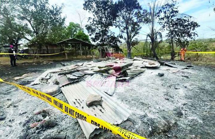 antique-fire_superimposed A house in Sitio Pantad, Barangay Igcalawagan, Tobias Fornier, Antique was completely gutted by flames that originated from the kitchen on Feb. 25, 2025. 104.5 BRIGADA SAN JOSE – ANTIQUE/FACEBOOK PHOTO