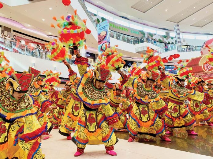bacolaodiat-1 Granadianz reclaimed their crown as champions of the 2025 Bacolaodiat Festival’s street and lantern dance competition, delivering a performance that showcased their dedication, creativity, and mastery of tradition. BACOLAODIAT INC. PHOTO