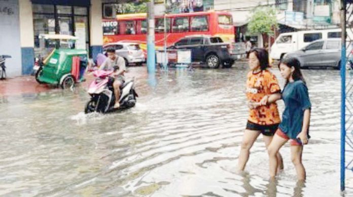 bacolod-leptos-death-1 The Bacolod City Health Office advised the public to take leptospirosis prophylaxis as soon as possible following exposure, wading, or contact with possibly contaminated water, ground, or food or consult immediately the nearest health center. PNA FILE PHOTO