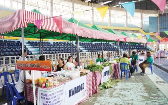 bacolod-sunday-market-1 The Bacolod Sunday Market and Kadiwa ng Pangulo will showcase a variety of fresh and locally produced goods. Photo shows during the launching of Kadiwa ng Pangulo program in Bago City, Negros Occidental. BAGO CITY PIO PHOTO
