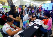 PH closes 2024 with fewer jobless Pinoys at 1.63M in December Jobseekers queue up at a job fair inside a Caloocan City mall. Philippine Statistics Authority data showed that employed persons grew to 50.19 million in December 2024 from 49.54 million in November 2024. PNA PHOTO BY YANCY LIM
