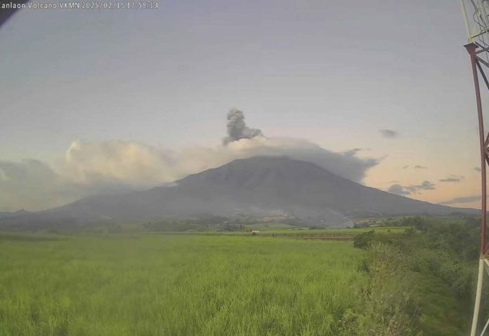 kanlaon-pic-1 A second ash emission event occurred at the summit of Mt. Kanlaon at 5:55 p.m. pm on Saturday, Feb. 15, 2025, lasting four minutes based on the seismic record. It generated a grayish plume that rose 700 meters above the summit crater before drifting west-northwest. SCREENSHOT FROM PHIVOLCS VIDEO