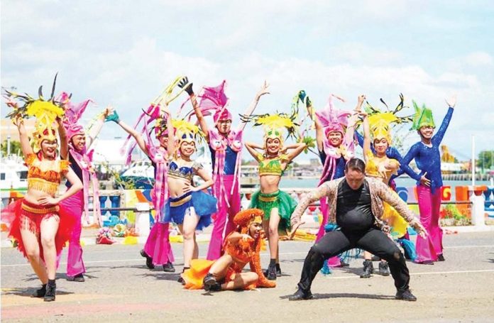 mai-Sinamba Grupo del Oeste of West Visayas State University is the 2024 champion of Paraw Regatta’s “Sinamba sa Regatta” street dance competition. ILOILO CITY GOVERNMENT PHOTO