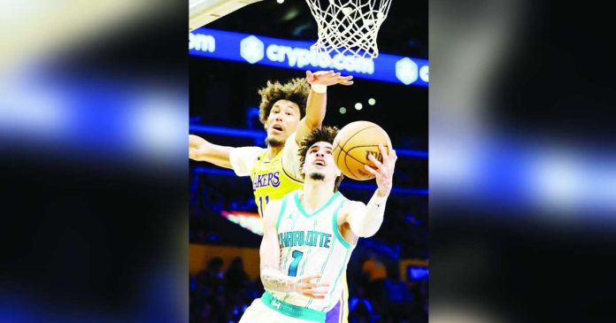 sports Charlotte_superimposed Charlotte Hornets’ LaMelo Ball eluded the defense of Los Angeles Lakers’ Jaxson Hayes for an inside hit. PHOTO COURTESY OF WILLIAM LIANG/AP