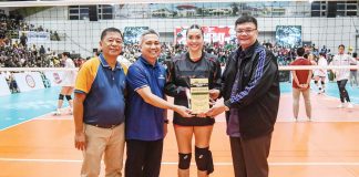Passi City, Iloilo’s Abigail Marano of Chery Tiggo Crossovers receives a plaque of appreciation from Gametime Sports’ Rodolfo Go Villaruz, Passi City’s Mayor Stephen Palmares, and Department of Agrarian Reform’s Undersecretary Jesry Palmares. PHOTO COURTESY OF PVL