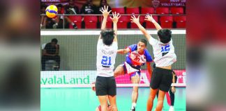One Silay Sports’ Vin Mark Canoy scores against two Umingan Volleyball Club defenders. PNVF PHOTO