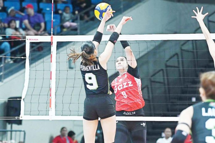 sports_Petro_resized Ilongga Aiza Maizo-Pontillas of Petro Gazz Angels tries to score against Chiara Permentilla of NxLed Chameleons. PVL PHOTO