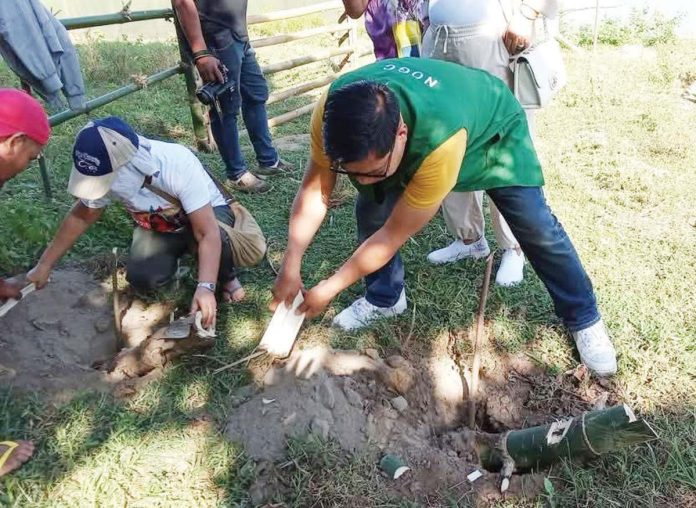 tree_planting_1_resized Members of the Negros Occidental Garden Club planted 150 bamboo saplings along the banks of Bago River in Barangay Caridad, Bago City, Negros Occidental. BECS PALACIOS ZEPEDA/FACEBOOK PHOTO