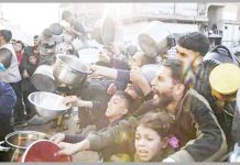 UN exec accuses Israel of weaponizing aid to Gaza Internally displaced Palestinians hold out bowls to receive Ramadan meals from a charity kitchen in Beit Lahia in the northern Gaza Strip. EPA