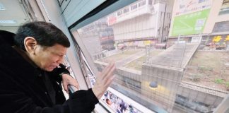 Former president Rodrigo Duterte waves to a crowd of Filipinos waiting outside the Southorn Stadium in Wan Chai, Hong Kong on Sunday. PHOTO COURTESY OF KING RODRIGUEZ