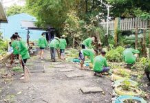 Use of TUPAD beneficiaries for campaign violates election rules, says Comelec Tulong Panghanapbuhay sa Ating Disadvantaged/Displaced Workers (TUPAD) program workers from Barrio Obrero, Lapuz, Iloilo City cleaned their respective areas. This program of the Department of Labor and Employment provides emergency employment to displaced, underemployed, and seasonal workers for a short period. PHOTO COURTESY OF CLARK JAN BENAGUA/PNA