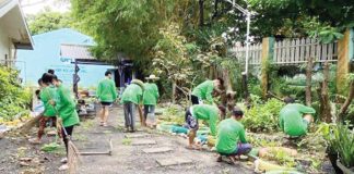 Tulong Panghanapbuhay sa Ating Disadvantaged/Displaced Workers (TUPAD) program workers from Barrio Obrero, Lapuz, Iloilo City cleaned their respective areas. This program of the Department of Labor and Employment provides emergency employment to displaced, underemployed, and seasonal workers for a short period. PHOTO COURTESY OF CLARK JAN BENAGUA/PNA