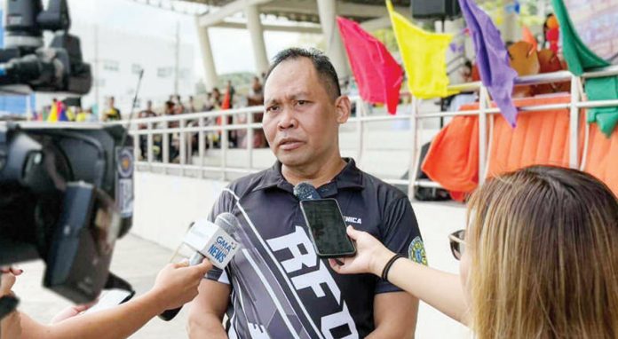 abrenica_resized The Department of Tourism Region 6 is hoping to have more international direct flights to and from Iloilo following the resumption of flights from Iloilo to Hong Kong and from Iloilo to Singapore last year. Photo shows arriving passengers from Singapore claiming their baggage at the baggage claim area of the Iloilo International Airport. PHOTO COURTESY OF PDEA REGION 6