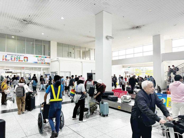 airport_pic_resized The Department of Tourism Region 6 is hoping to have more international direct flights to and from Iloilo following the resumption of flights from Iloilo to Hong Kong and from Iloilo to Singapore last year. Photo shows arriving passengers from Singapore claiming their baggage at the baggage claim area of the Iloilo International Airport. PHOTO COURTESY OF PDEA REGION 6