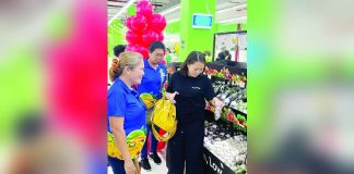 Various fresh produce of the Bacolod City farmers such as onions, eggplants, okra, string beans, tomatoes, oyster mushrooms, bell pepper, pechay, and batuan, among many others, are now available at the suspermarket of Gaisano Grand City Central Mall. BACOLOD CITY PIO PHOTO
