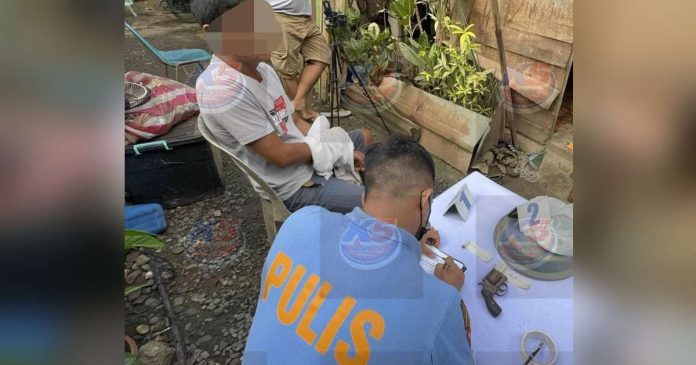ex tanod_superimposed A former barangay tanod yielded a homemade caliber .38 revolver during a raid on Sunday, March 30, 2025, in Barangay Purok 1, Pavia, Iloilo. K5NEWS FM ILOILO NEWS TEAM PHOTO