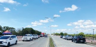 Spanning five kilometres, the P2.261-billion Iloilo Sunset Boulevard connects Barangay Tabucan, Mandurriao, Iloilo City to Barangay Cagbang, Oton, Iloilo. It features four lanes, bike paths, solar-powered LED lights, viewing decks, a scenic esplanade walkway, and recreational spaces.