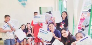 Some of Iloilo Province’s delegates to the Western Visayas Regional Athletic Association (WVRAA) Meet in Antique receive mosquito nets from the provincial government for extra protection against mosquitos bites. Dengue cases are rising. BALITA HALIN SA KAPITOLYO PHOTO