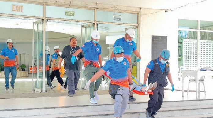 ime_earthquake_(1)_resized Rescue teams carry out an emergency evacuation during an earthquake drill at the Iloilo Provincial Capitol, testing the effectiveness of response operations. Photo by Dharlyn Mae Qubing, Intern, University of Antique