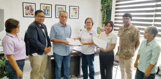 Iloilo Provincial Administrator Raul Banias receives a copy of the petition of Fisherfolk and Environment Advocates Network (FIFTEEN / “ATON ANG KINSE”) asking the Supreme Court to reverse its decision allowing commercial fishing in municipal waters. Photo shows the petition being turned over by activists Irma Espinosa of Bayan Muna, Crimson Labinghisa of Kabataan, Nathaniel Baga-ut of YouProtec; and Lucia Capaducio, chairperson of Paghugpong sang Mangungoma sa Panay kag Guimaras. PHOTO FROM BALITA HALIN SA KAPITOLYO
