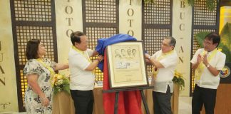 Bago City’s Mayor Nicholas Yulo (second from right) and Vice Mayor Ramon Torres (right), with PHLPost postmaster general and chief executive officer Luis Carlos (second from left) and area director Dr. Donabel Asuncion, lead the unveiling of the commemorative stamps featuring four distinguished sons of Bago in rites held at the Bago City Community Center on March 4.