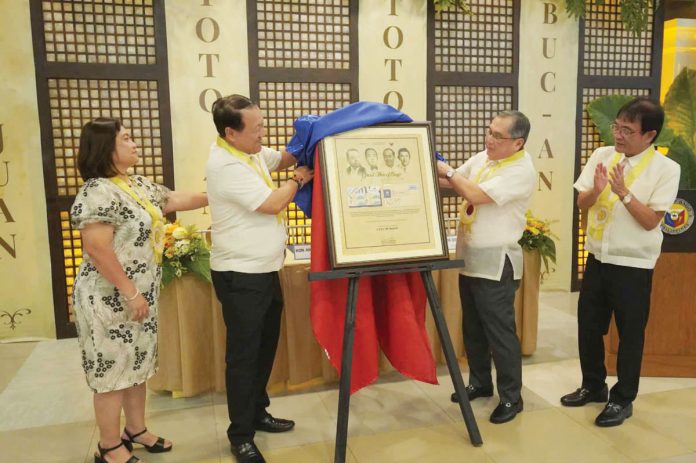 mae_stamp_1_resized Bago City’s Mayor Nicholas Yulo (second from right) and Vice Mayor Ramon Torres (right), with PHLPost postmaster general and chief executive officer Luis Carlos (second from left) and area director Dr. Donabel Asuncion, lead the unveiling of the commemorative stamps featuring four distinguished sons of Bago in rites held at the Bago City Community Center on March 4.